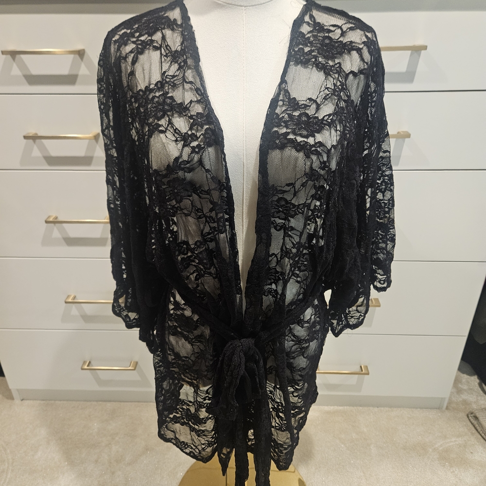 Chic Black Lace Robe
